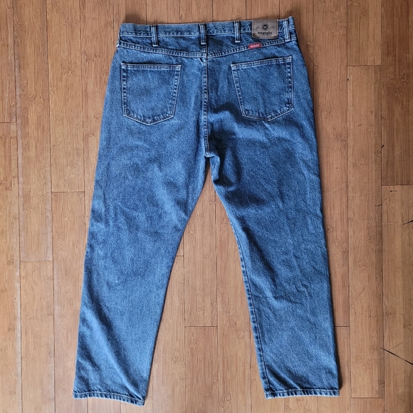 EUC Wranger Jeans Regular Fit size 40x30 classic jeans - Picture 2 of 5